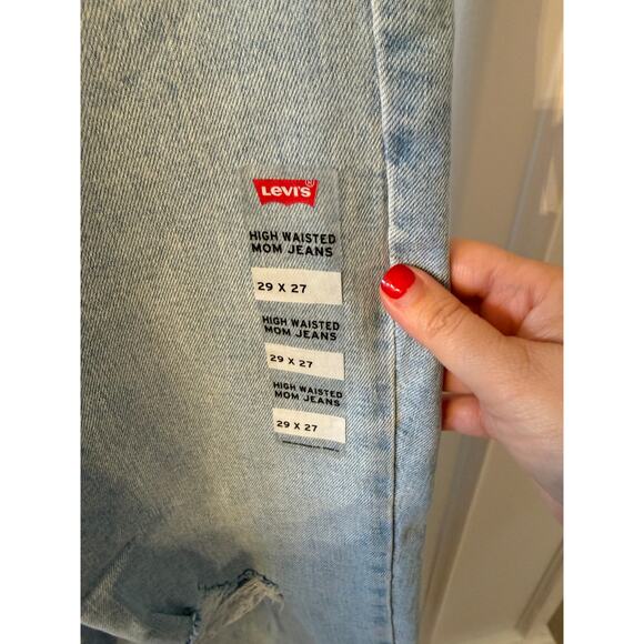 Levi's Women's No Joke Light Wash High Waisted Tapered Leg Mom Jeans Size 29 - Picture 10 of 10